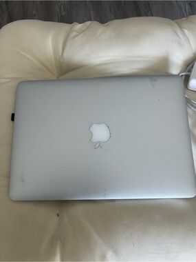 MOVE OUT SALE Apple MacBookPro 13” 2015 Laptop